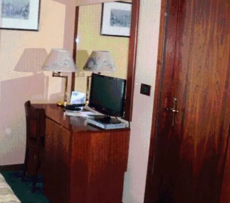 Hotel Emilia 3*