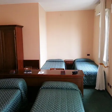 Hotel Emilia 3*