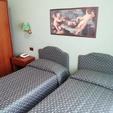 Emilia Hotel 3*